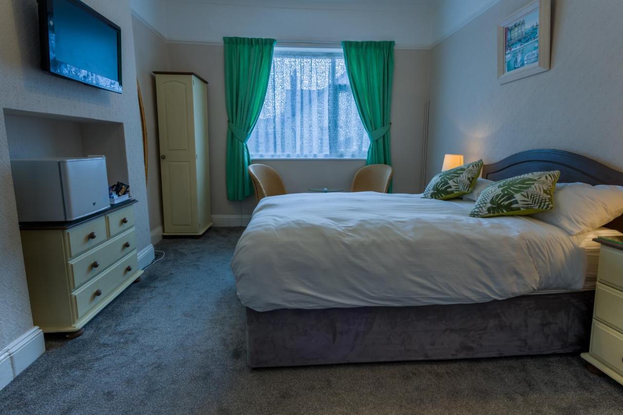Relax At Rosscourt Guest House-Free On Site Parking (Adults Only) ボーンマス エクステリア 写真