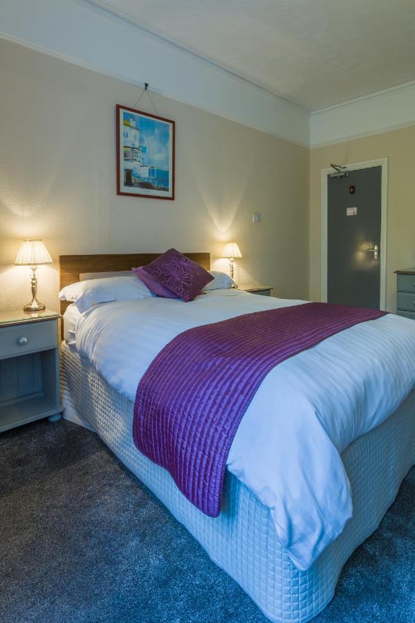 Relax At Rosscourt Guest House-Free On Site Parking (Adults Only) ボーンマス エクステリア 写真